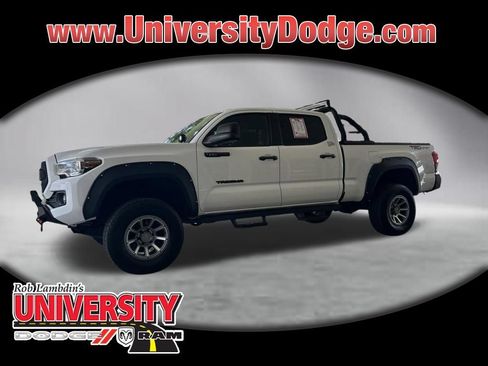Used 2020 Toyota Tacoma SR5 RWD image 1