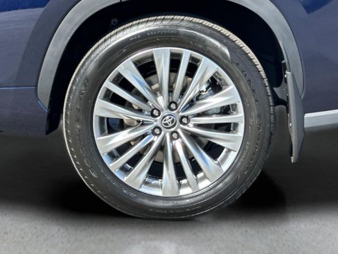 New 2026 Toyota Highlander Platinum AWD/4WD image 32