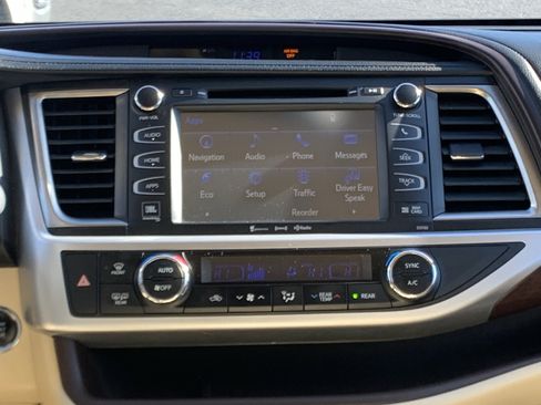 Used 2016 Toyota Highlander Limited image 31