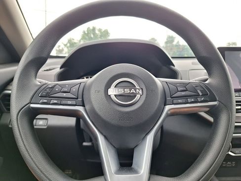 Used 2025 Nissan Altima 2.5 SV FWD image 16