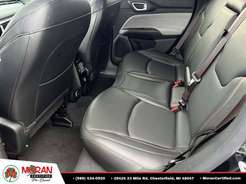 Used 2023 Jeep Compass Latitude AWD/4WD image 12