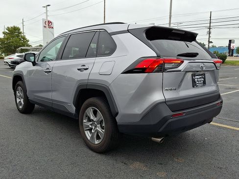 Used 2025 Toyota RAV4 LE AWD/4WD image 4