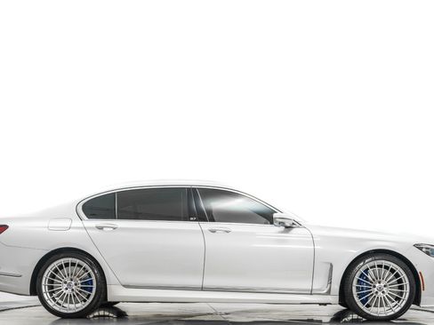 Used 2022 BMW ALPINA B7 xDrive w/ Luxury Rear Seating Package image 2