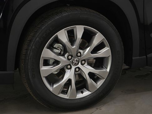 Used 2025 Toyota Grand Highlander AWD image 31