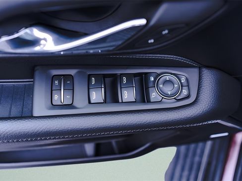 Used 2023 GMC Yukon Denali w/ Denali Reserve Package image 24