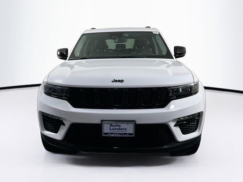 Used 2023 Jeep Grand Cherokee Limited w/ Black Appearance Package AWD/4WD image 2