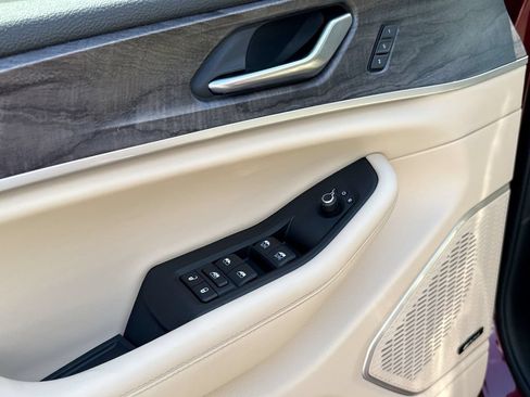 Used 2022 Jeep Grand Cherokee Limited AWD/4WD image 29
