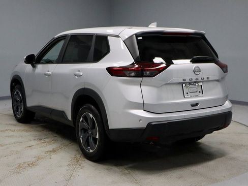 Certified 2025 Nissan Rogue SV image 8