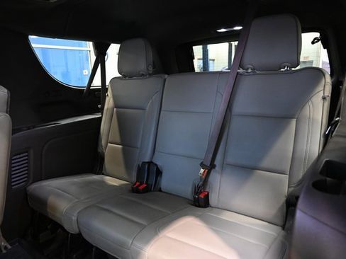 Used 2021 GMC Yukon XL SLT w/ SLT Premium Package image 12