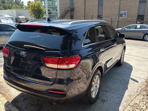 Used 2016 Kia Sorento AWD w/ LX Convenience Package image 7