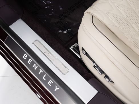 Used 2026 Bentley Flying Spur Plug-In Hybrid AWD/4WD image 12