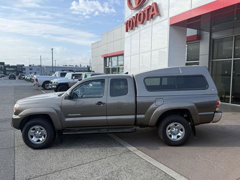 Used 2012 Toyota Tacoma 4x4 Access Cab V6 w/ SR5 Pkg image 3