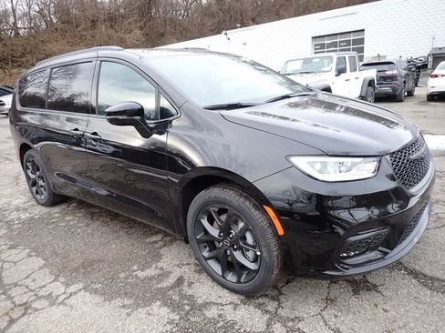 New 2026 Chrysler Pacifica Select w/ S Appearance Package AWD/4WD image 9