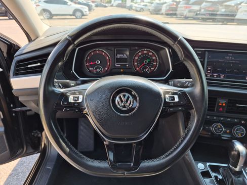 Used 2019 Volkswagen Jetta SE FWD image 17