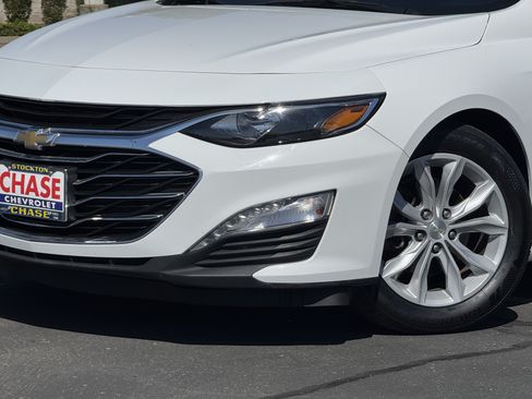 Used 2019 Chevrolet Malibu LT FWD image 3