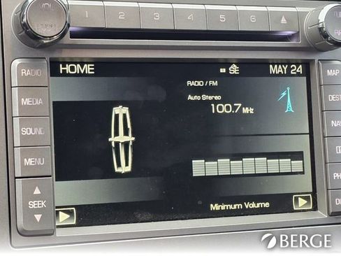 Used 2010 Lincoln Navigator 2WD image 18