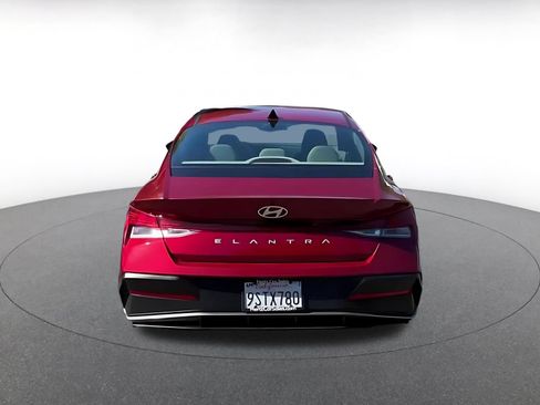 Used 2025 Hyundai Elantra SEL FWD image 12