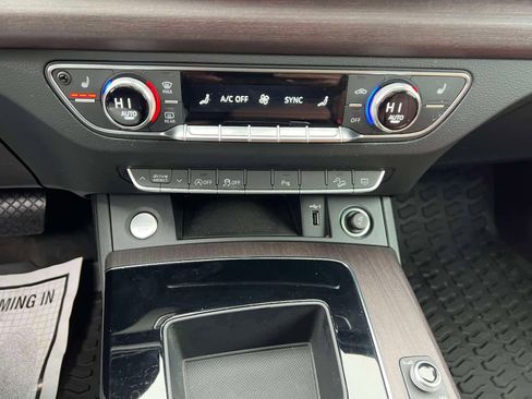 Used 2021 Audi Q5 Premium w/ Convenience Package image 23
