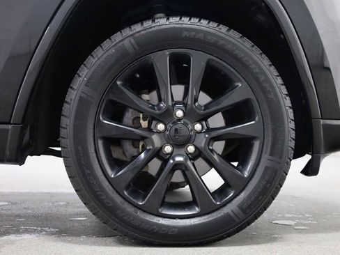 Used 2019 Jeep Grand Cherokee Altitude AWD/4WD image 12