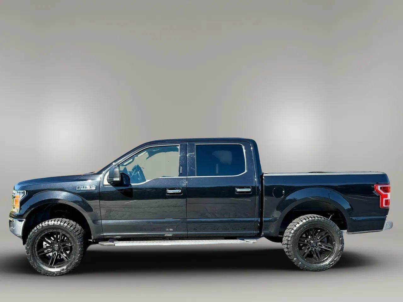 Used 2020 Ford F150 XLT w/ Equipment Group 302A Luxury RWD image 2