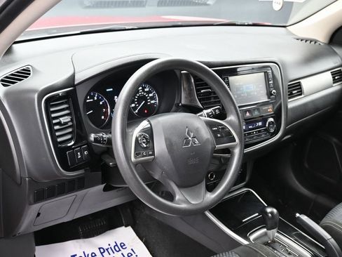 Used 2018 Mitsubishi Outlander ES image 24