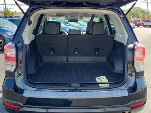 Used 2018 Subaru Forester 2.5i Touring AWD/4WD image 12