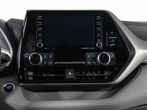 Used 2022 Toyota Highlander XLE image 35