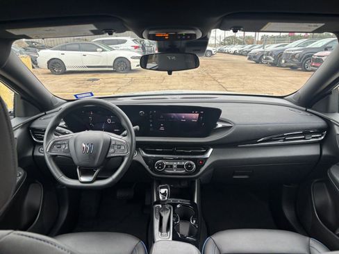 Used 2025 Buick Envista Sport Touring image 31