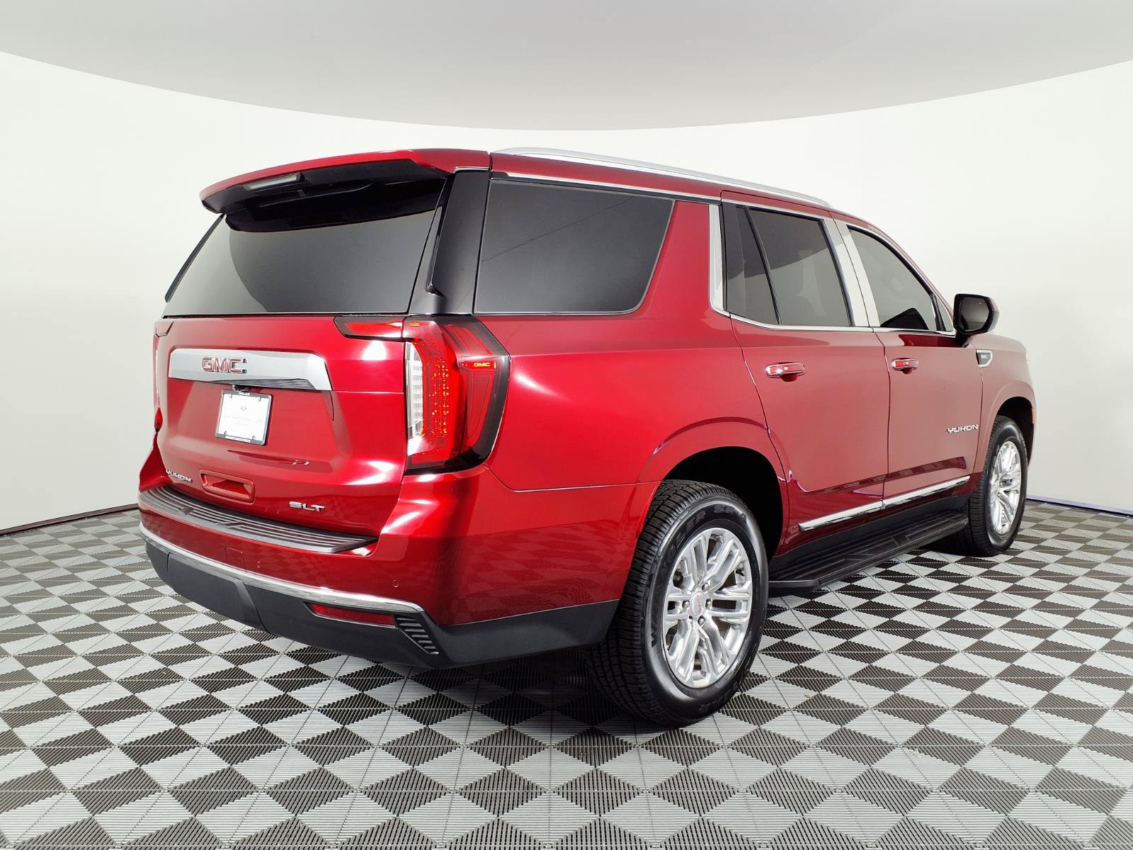 Used 2023 GMC Yukon SLT RWD image 4