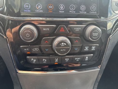 Used 2020 Jeep Grand Cherokee High Altitude AWD/4WD image 12