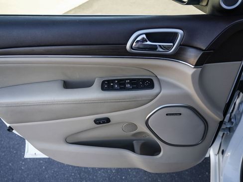 Used 2018 Jeep Grand Cherokee Overland image 21