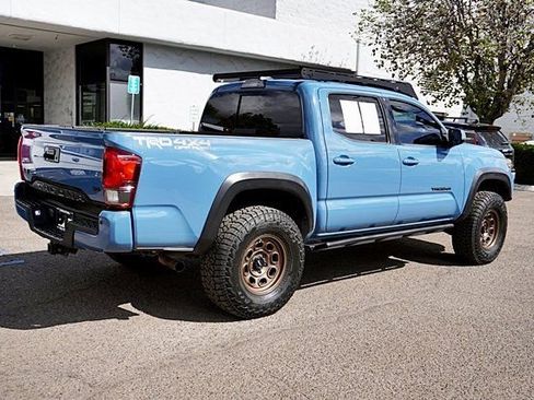 Used 2019 Toyota Tacoma TRD Off-Road w/ Technology Package image 12