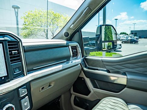 Used 2025 Ford F250 Platinum w/ Platinum Plus Package AWD/4WD image 32