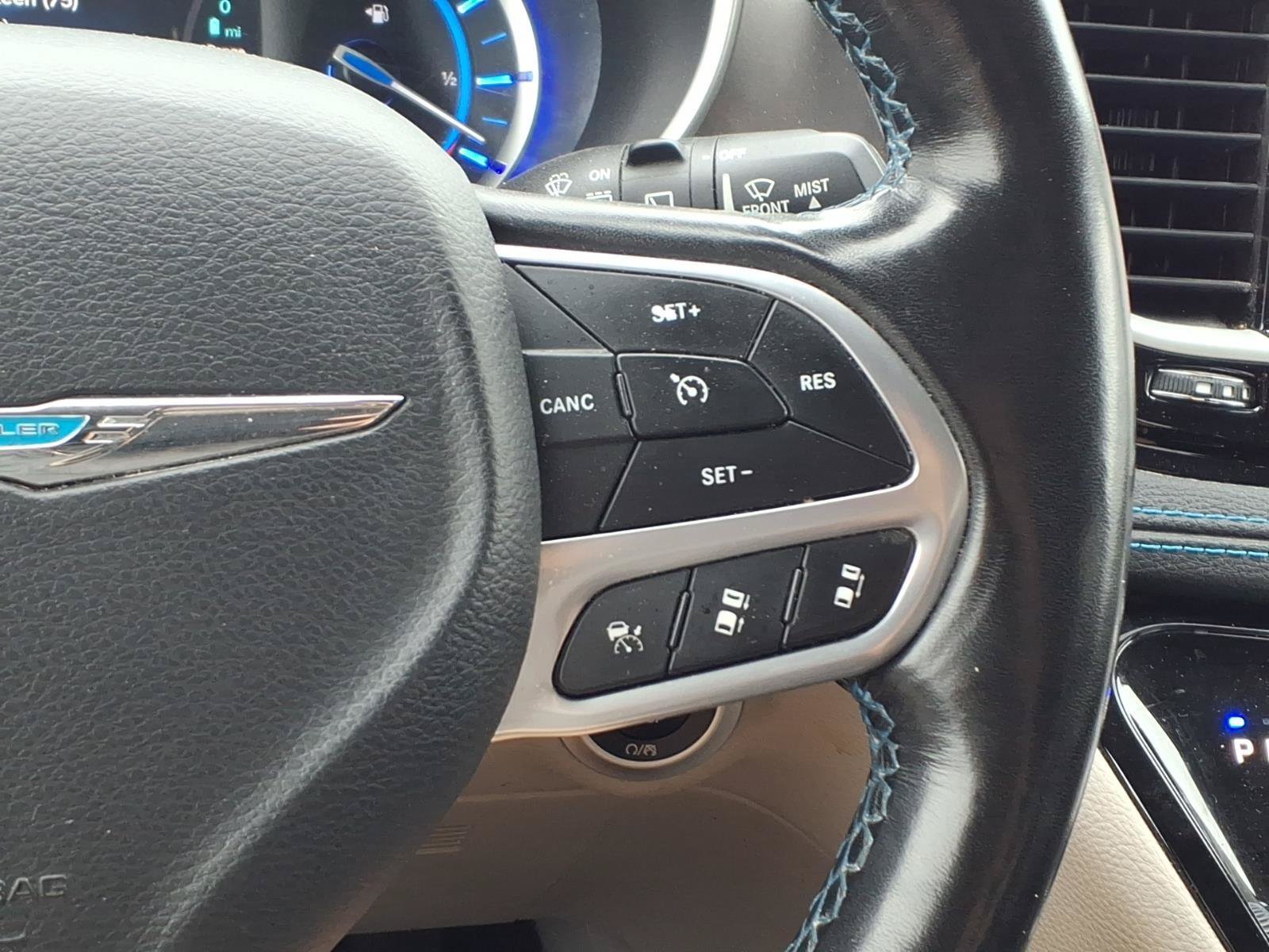 Used 2021 Chrysler Pacifica Touring-L FWD image 16