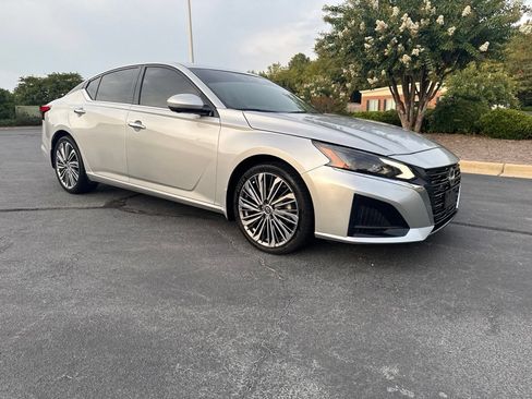 Used 2023 Nissan Altima 2.5 SL FWD image 9
