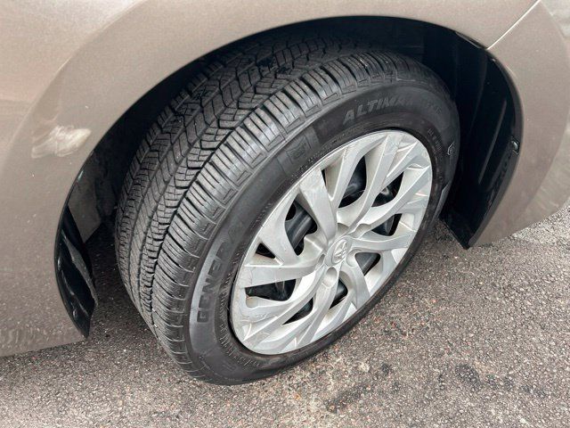 Used 2017 Toyota Corolla LE w/ Carpet Mat Package (TMS) FWD image 35