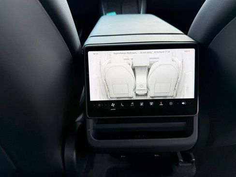 Used 2026 Tesla Model Y 2WD image 29