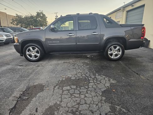 Used 2011 Chevrolet Avalanche LS w/ Regional Value Package image 7