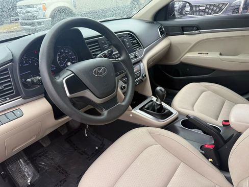 Used 2017 Hyundai Elantra SE image 2