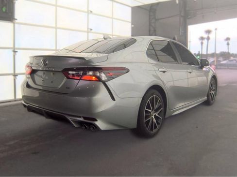 Used 2022 Toyota Camry SE FWD image 4