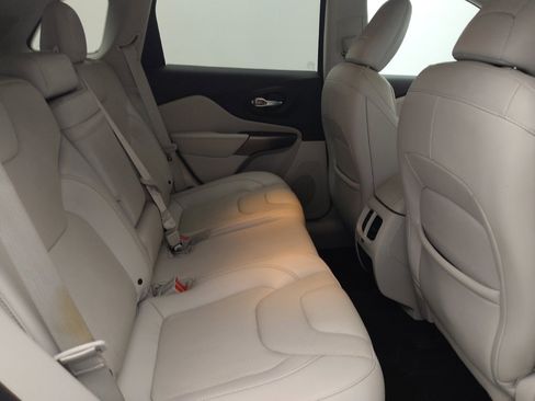 Used 2019 Jeep Cherokee Limited w/ Technology Group FWD image 19