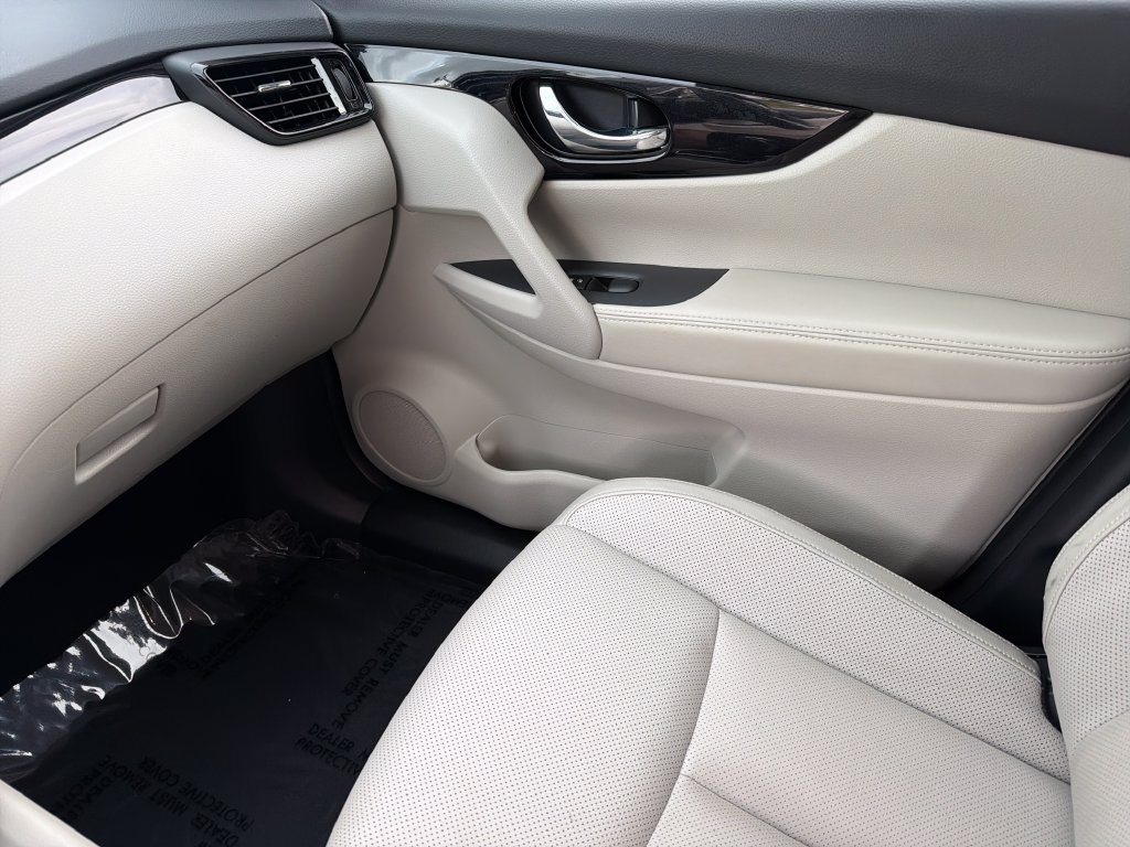 Used 2021 Nissan Rogue Sport SL FWD image 31
