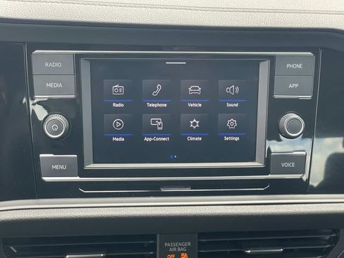 Used 2023 Volkswagen Jetta SE FWD image 11