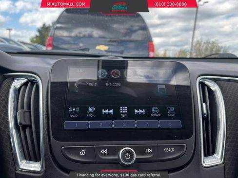 Used 2017 Chevrolet Malibu LT FWD image 13
