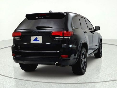 Used 2018 Jeep Grand Cherokee Laredo AWD/4WD image 6