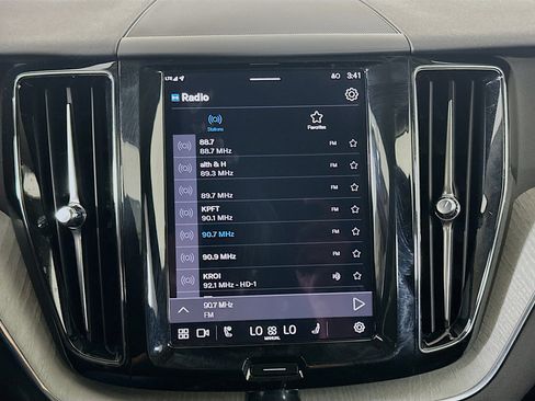 Used 2025 Volvo XC60 B5 Plus w/ Climate Package image 21