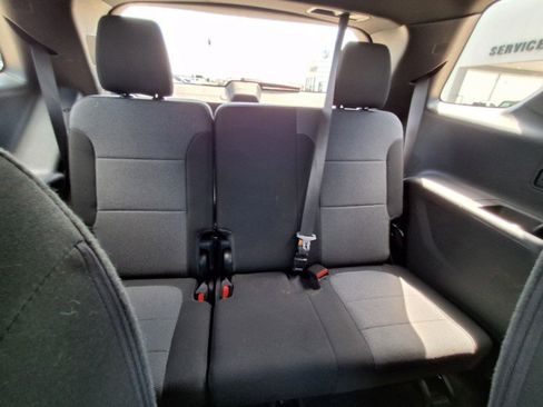 Used 2023 Chevrolet Traverse LT FWD image 17