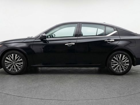 Used 2025 Nissan Altima 2.5 SV FWD image 5