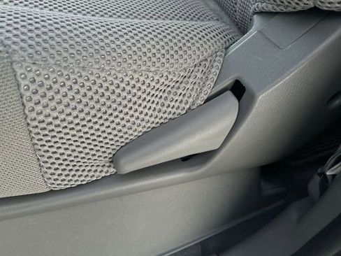 Used 2019 Nissan Frontier SV image 12