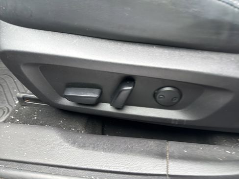 Used 2023 Mitsubishi Outlander SE Black Edition image 11